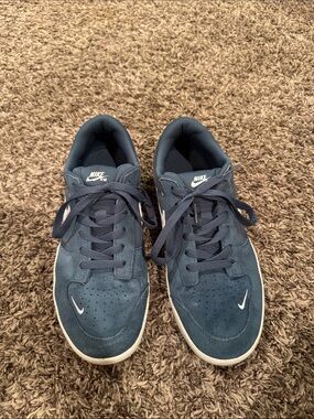 Nike Men’s sb force 58 dark Blue Suede Low-Top Sneakers